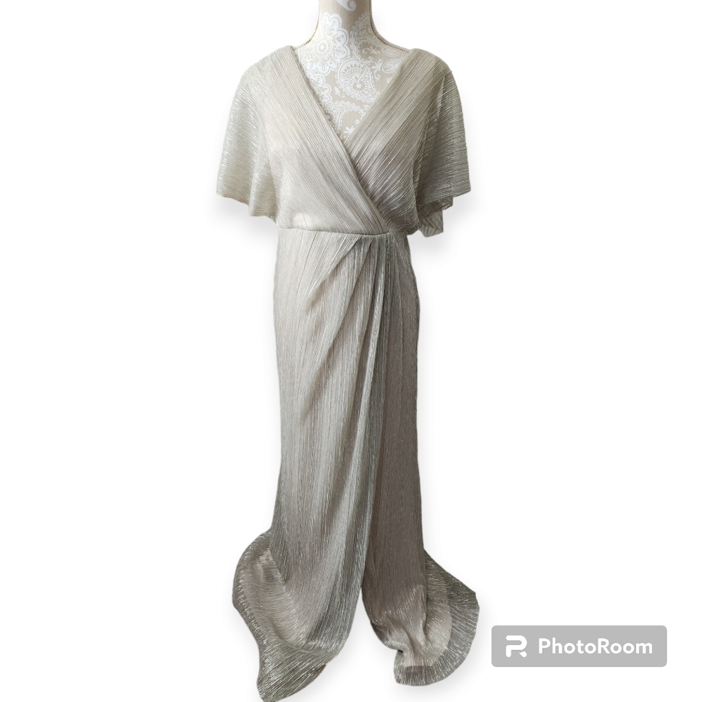 Adrianna Papell Crinkle Mesh Shimmery Gown with Slit size 6